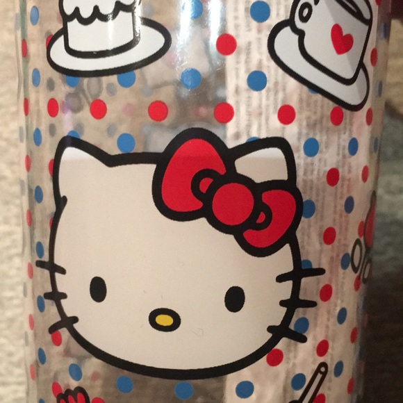 Hello Kitty plastic water bottle. 20oz. - Picture 3 of 4